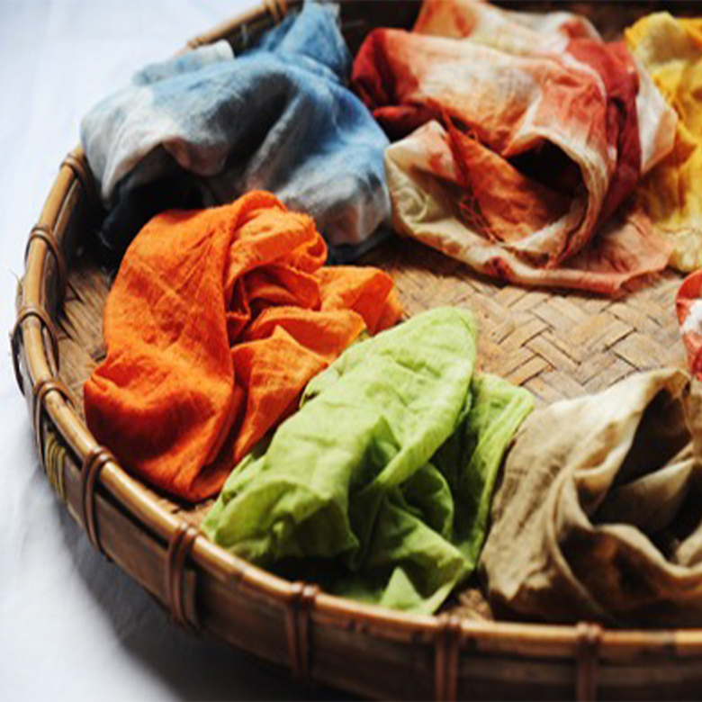 Farbowanie ubrań i tkanin naturalnymi barwnikami